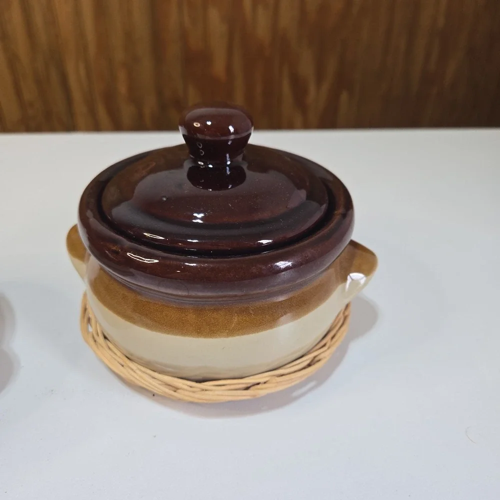 2 Vtg Stoneware Crocks French Onion Soup Bowls & Lids Brown Tan Beans USA Mats